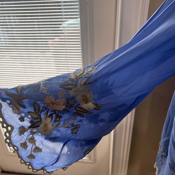 Fabulous Periwinkle blue Bishop sleeved Embroidered Johnny was tunic - Picture 4 of 6
